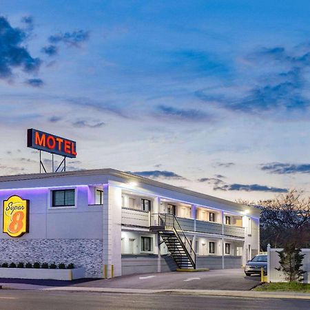 Super 8 By Wyndham Lindenhurst Bagian luar foto