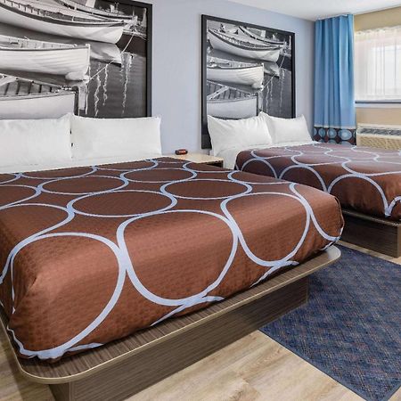 Super 8 By Wyndham Lindenhurst Bagian luar foto
