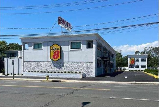 Super 8 By Wyndham Lindenhurst Bagian luar foto