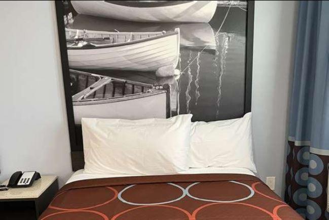 Super 8 By Wyndham Lindenhurst Bagian luar foto