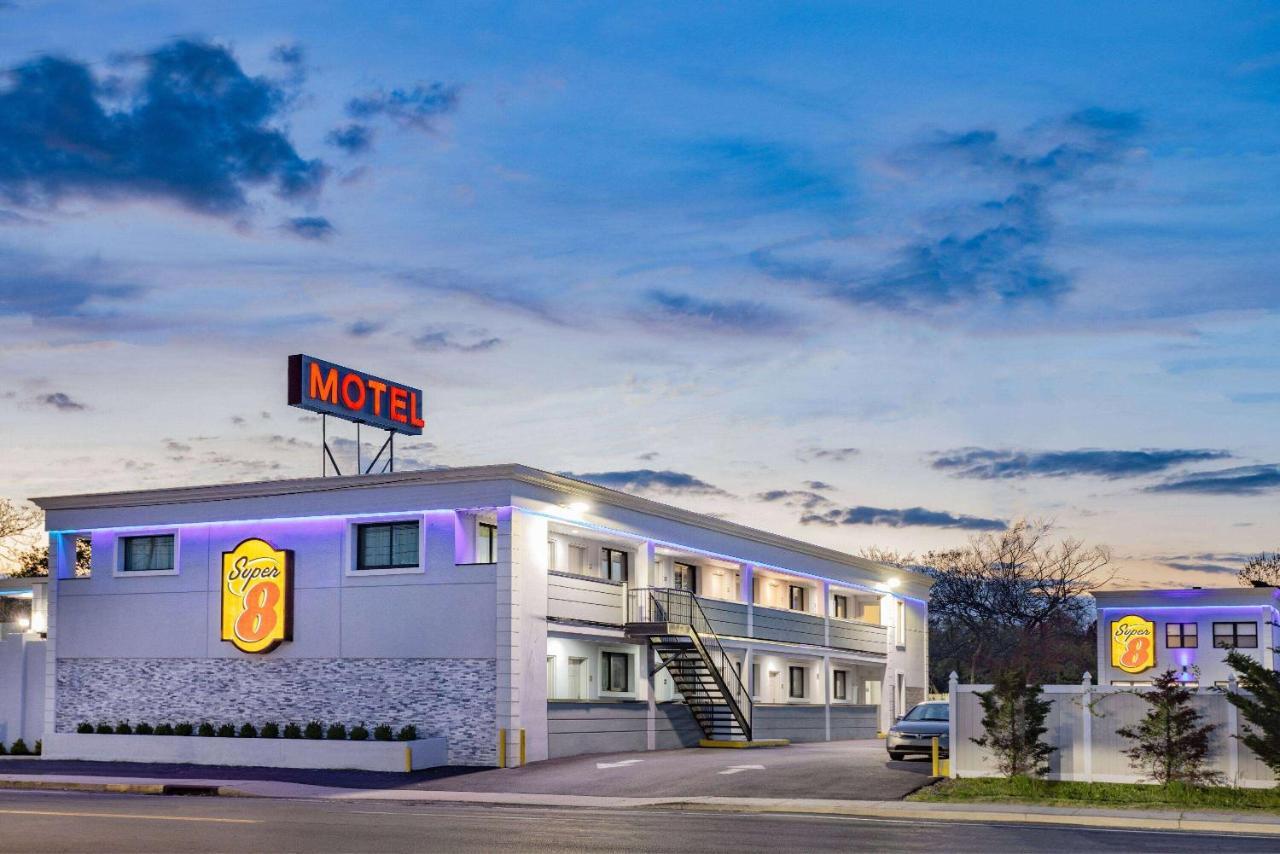Super 8 By Wyndham Lindenhurst Bagian luar foto