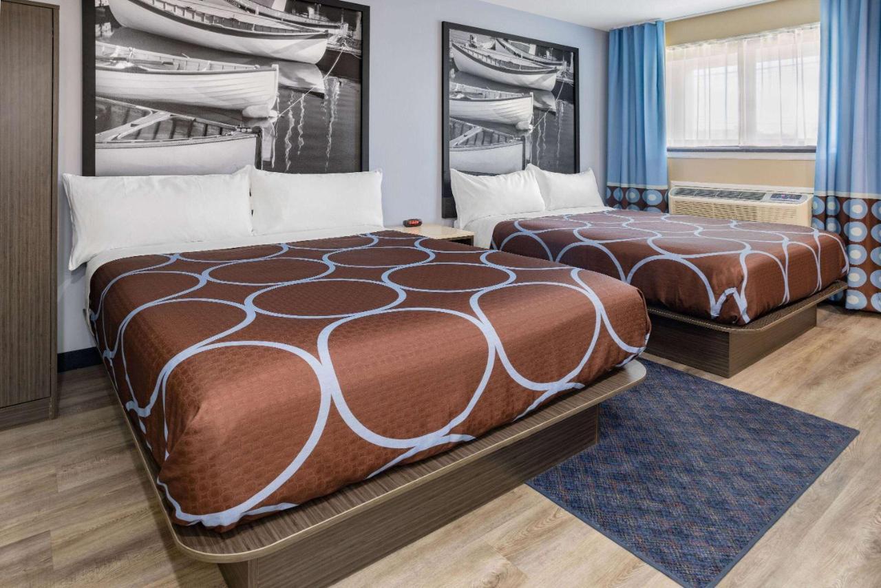 Super 8 By Wyndham Lindenhurst Bagian luar foto
