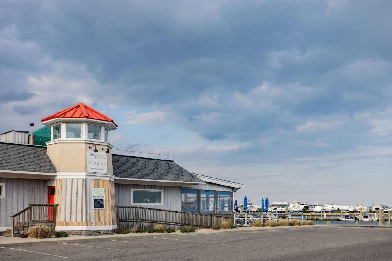 Super 8 By Wyndham Lindenhurst Bagian luar foto