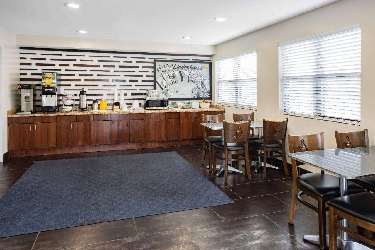 Super 8 By Wyndham Lindenhurst Bagian luar foto
